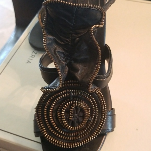 BCBGMAXAZRIA SHOES - Picture 4 of 5